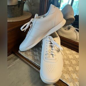 REEBOK Vintage Classic‎ Princess Casual Sneakers White Women's Size 9.5 GUC